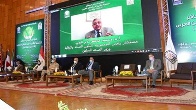 مستشار الرئيس: الاستمرار في الإجراءات الاحترازية.. التباعد الاجتماعي واستخدام المطهرات. والحرص على النظافة لمكافحة كورونا