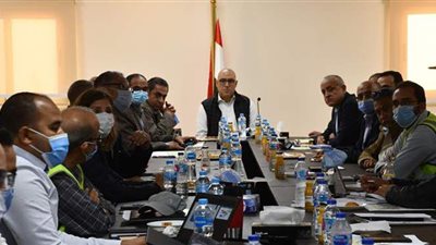 وزير الإسكان يطمئن على توصيل المرافق للحي الحكومى والأحياء السكنية بالعاصمة الإدارية