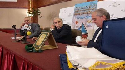 تكريم عزت العلايلي بمهرجان الإسكندرية السينمائي