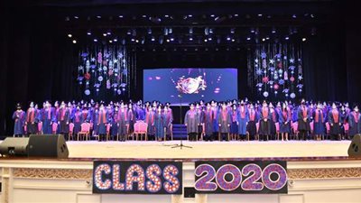 كلية رمسيس الإنجيلية تحتفل بتخريج دفعة جديدة وتكرم الأوائل