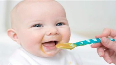 اعرفى الوقت المناسب لاطعام طفلك الرضيع | فيديو