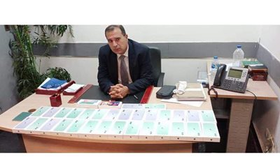 إحباط محاولة تهريب 30 هاتف أيفون داخل ملابس راكب بمطار القاهرة