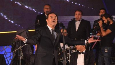 مدحت صالح يتألق بأعمال أم كلثوم.. وسعد رمضان يبعث رسالة للبنان على مسرح النافورة | صور