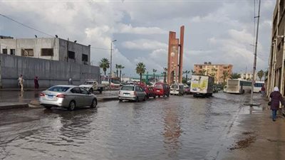 مياه الأمطار تغرق شوارع الإسكندرية.. صور