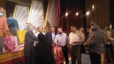 توزيع 650بطانية و350 حقيبة مدرسية في الأقصر