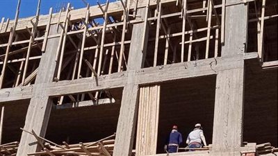 محافظ الدقهلية يكلف بفحص شكاوى بناء دون ترخيص في المنصورة