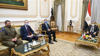 وزير الإنتاج الحربي يبحث مع سفير بولندا بالقاهرة التعاون المشترك