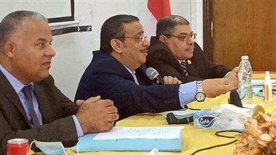 رئيس جامعة القناة يشيد بمدير تعليم الإسماعيلية لمساهمته في تطوير الجامعة