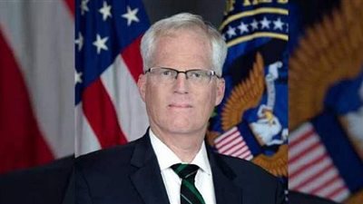 لحظة تعثر وزير الدفاع الأمريكي الجديد 