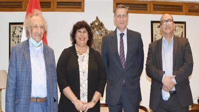 سفير ألمانيا يهدى وزارة الثقافة مدونة موسيقية نادرة لبيتهوفن