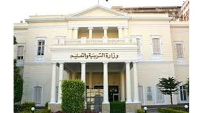 التعليم تلزم الطلاب بارتداء الكمامة وواقي الوجه.. وإنذارات لمن يخالف التعليمات