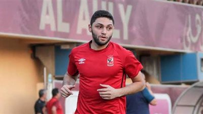 نيدفيد يبدأ الجري حول الملعب بمران الأهلي