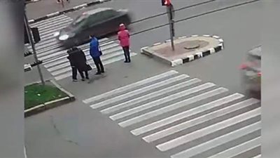 مشاغب وسبق اتهامه بطعن امرأة.. طالب مصري يدهس أسرة أوكرانية بطريقة مروعة | فيديو