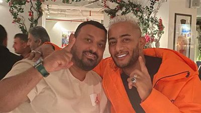 محمد رمضان ينشر صورا برفقة الملاكم اليمني نسيم حميد  في دبي