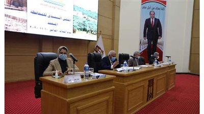 محافظ الوادى الجديد يشكل لجنة لدراسة استغلال بحيرة مفيض توشكى