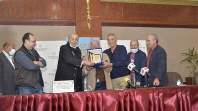 نجوم الفن يوجهون رسائل حب لصلاح عبد الله خلال تكريمه بالإسكندرية السينمائي