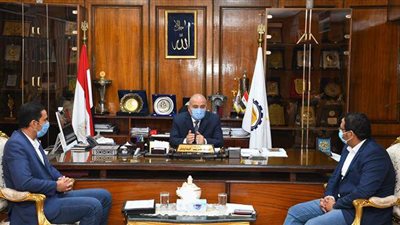 وفد مجلس الوزراء يتابع تنفيذ مشروعات مبادرة 