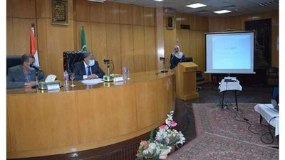 محافظ المنيا يناقش آلية عمل اللجنة العامة لحماية الطفل