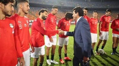 وزير الرياضة يؤازر المنتخب الوطني قبل مباراتي توجو بتصفيات أمم أفريقيا