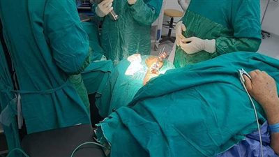 مستشفي إسنا التخصصي يجري جراحه متعددة الكسور لمسن