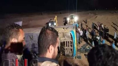 مصرع شخصين وإصابة ٣٢ في حادث انقلاب أتوبيس جنوب البحر الأحمر