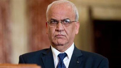 بالتزامن مع رحيل عرفات .. تشييع جثمان صائب عريقات في أريحا