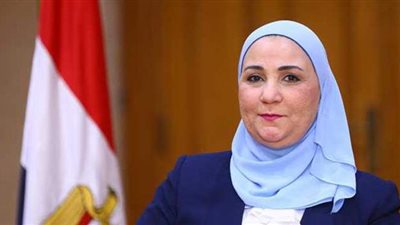 وزيرة التضامن تسلم فتيات مؤسسة العجوزة الحقائب والكتب المدرسية