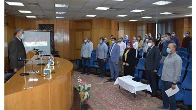 محافظ المنيا يكرم فرق الصيادلة بالمستشفيات المركزية والحميات والصدر والعزل