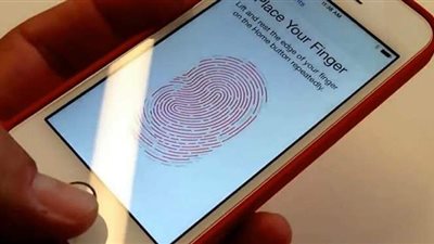 خبير يكشف خطر استخدام بصمة الإصبع في الهاتف