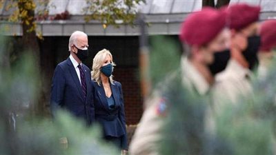 بايدن وزوجته يحتفلان بيوم المحاربين القدامى في أول مشاركة رسمية لهما