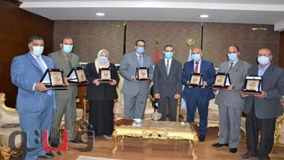 محافظ الغربية يكرم مديري المدارس الفنية