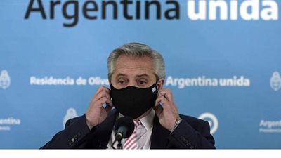 رئيس الأرجنتين وعدد من الوزراء يدخلون العزل الصحي بسبب كورونا