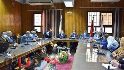 رئيس جامعة بني سويف يوجه بمركزية المعامل بين كليتي الآداب والألسن