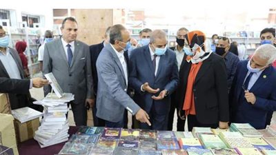 دار الكتب والوثائق تشارك في معرض جامعة الأزهر للكتاب | صور