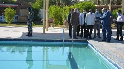 محافظ الوادي الجديد يتفقد  أعمال تطوير الإستراحة الممتازة بالخارجة