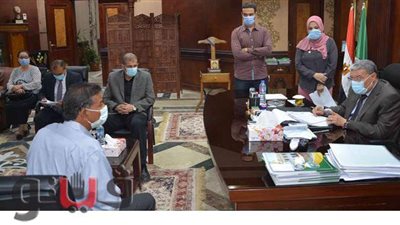 محافظ المنيا يعقد لقاء خدمة المواطنين ويناقش 14 شكوى وطلب