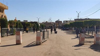 وسط إجراءات احترازية وأمنية مشددة الأقباط يتوافدون علي دير مارجرجس بالأقصر /صور