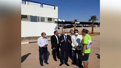 محافظ جنوب سيناء يزور معسكر المصري بشرم الشيخ 