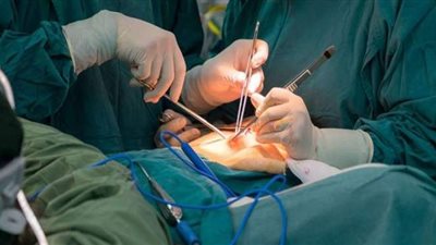 فريق طبي يستخرج 2.5 كيلوجرام شعر من معدة فتاة في السعودية