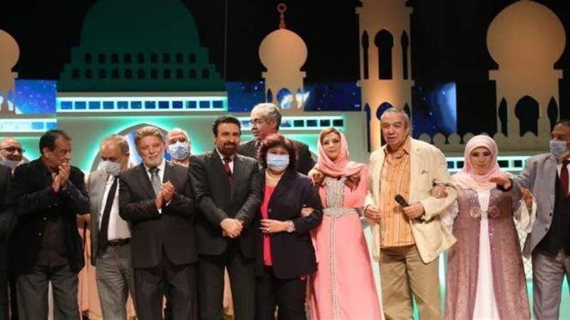 وزيرة الثقافة وأبطال