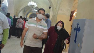 كبار السن يحرصون على زيارة دير مارجرجس في الأقصر | صور