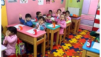 مديرة مدرسة بالمنوفية تطرد 60 طفلا فى كى جى 1  بسبب المصروفات