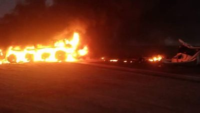 تفحم شخص وإصابة 3 آخرين في تصادم 3 سيارات بطريق وادي النطرون العلمين | صور