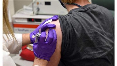 الغموض يغذي نظريات المؤامرة بشأن لقاح كورونا