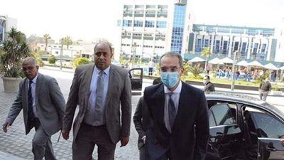 وزير الاتصالات يتفقد المركز الأوليمبي ويثني على منشآته