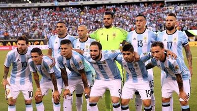 ميسي يقود هجوم الأرجنتين أمام  باراجواي