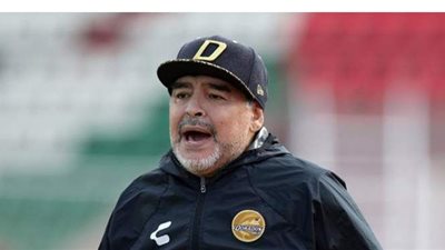 طائرات مسيرة.. أزمة جديدة تواجه الأسطورة مارادونا بعد مشكلته الصحية