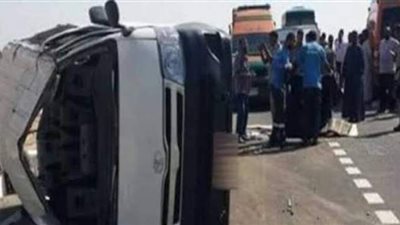 إصابة 4 أشخاص فى انقلاب سيارة  بالمنيا