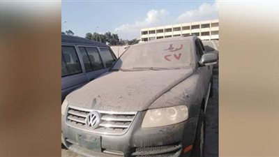 جمارك مطار القاهرة تعرض ٥٠ سيارة في مزاد علني