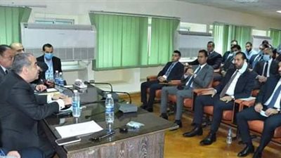 محمد منار يلتقي طياري مصر للطيران الجدد لمتابعة آخر عمليات التأهيل